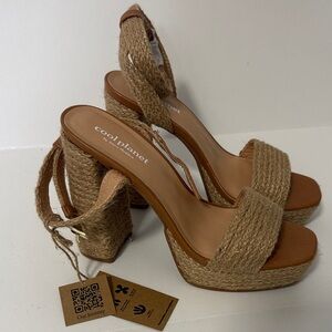 Cool planet by Steve Madden Tan Platform Sandals